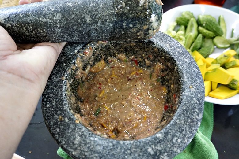 shrimp paste chili sauce with boiled vegetable soaked in coconut milk 89