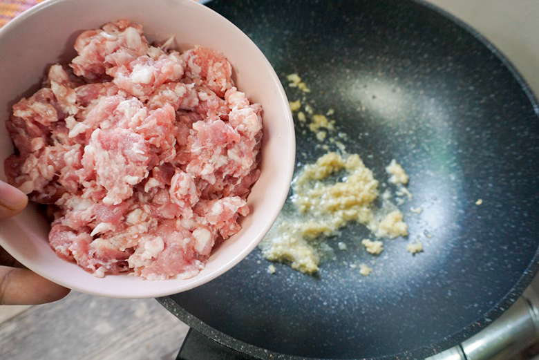 fried minced pork with sichuan sauce 14