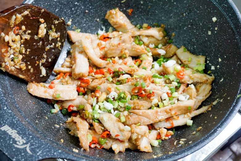 fried pork with garlic and chilli 15