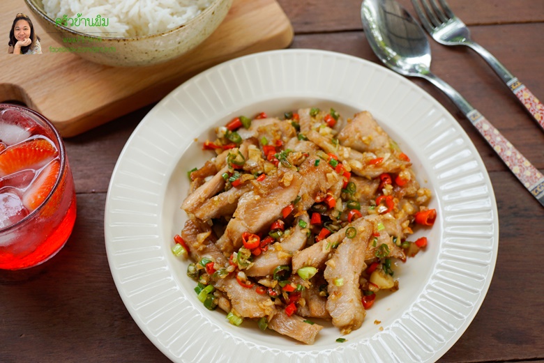 fried pork with garlic and chilli 17
