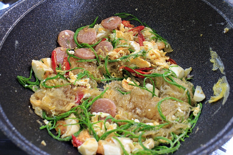 fried vermicell noodle with fermented pork 10