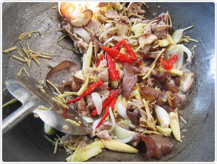 http://pim.in.th/images/all-side-dish-pork/pad-khing-moo/pad-khing-moo-19.JPG