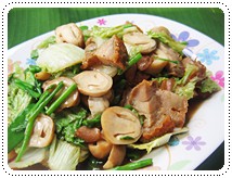 http://pim.in.th/images/all-side-dish-pork/pad-pak-mookrob/pad-pak-moo-krob-02.JPG