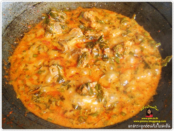 http://pim.in.th/images/all-side-dish-pork/pork-and-garcina-leaves-in-red-curry/pork-and-garcina-leaves-in-red-curry-16.JPG