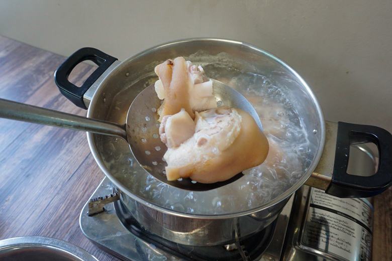 stewed pig feet 08