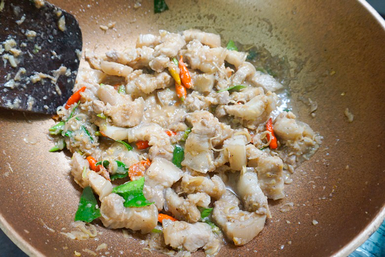 stir fried belly pork with shrimp paste 09