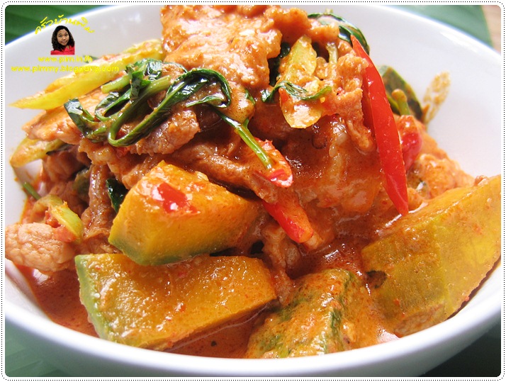 http://pim.in.th/images/all-side-dish-pork/stir-fried-pork-with-pumkin-and-curry-paste/pad-pric-kang-moo-13.JPG