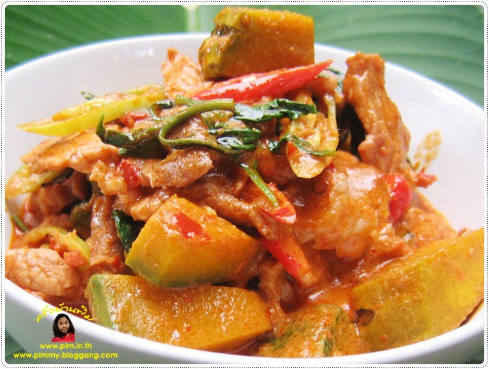 http://pim.in.th/images/all-side-dish-pork/stir-fried-pork-with-pumkin-and-curry-paste/pad-pric-kang-moo-15.JPG