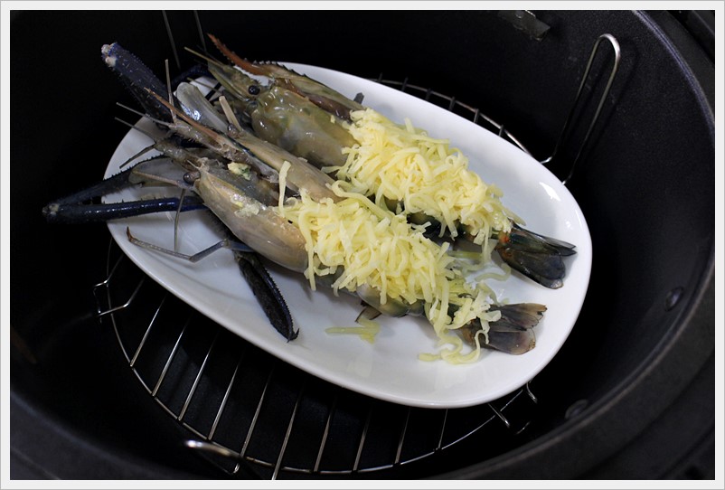 baked river prawn with cheese 07