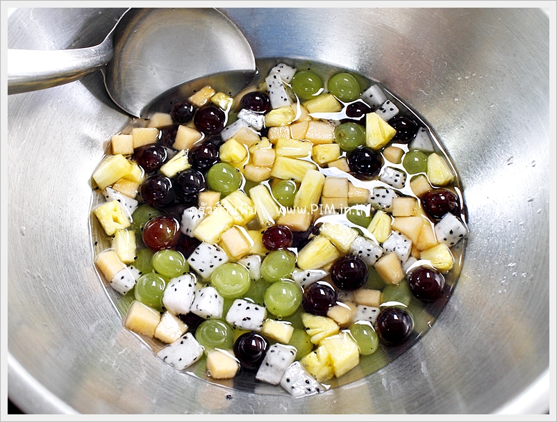 http://www.pim.in.th/images/all-thai-dessert/jelly-coconut-milk-pudding-fruit-salad/118.JPG