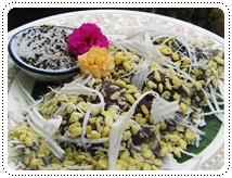 http://www.pim.in.th/images/all-thai-dessert/mung-bean-black-rice-crepe/mung-bean-%20black-rice-crepe-01.JPG