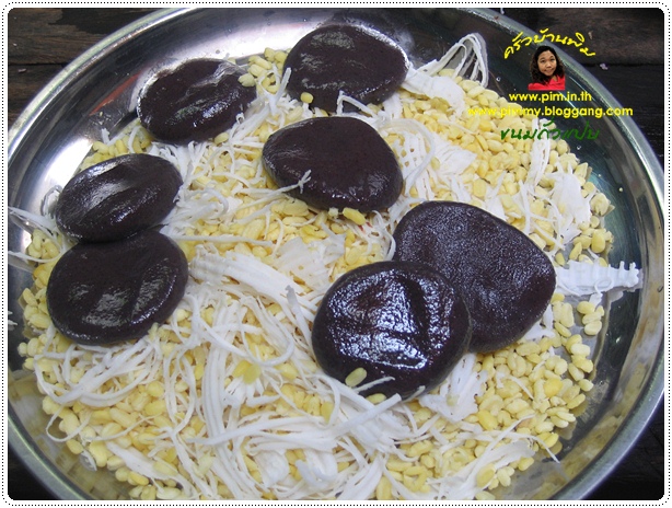 http://www.pim.in.th/images/all-thai-dessert/mung-bean-black-rice-crepe/mung-bean-%20black-rice-crepe-20.JPG