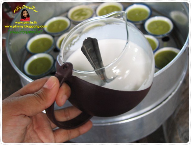 http://www.pim.in.th/images/all-thai-dessert/steamed-coconut-pudding/steamed-coconut-%20pudding-27.JPG