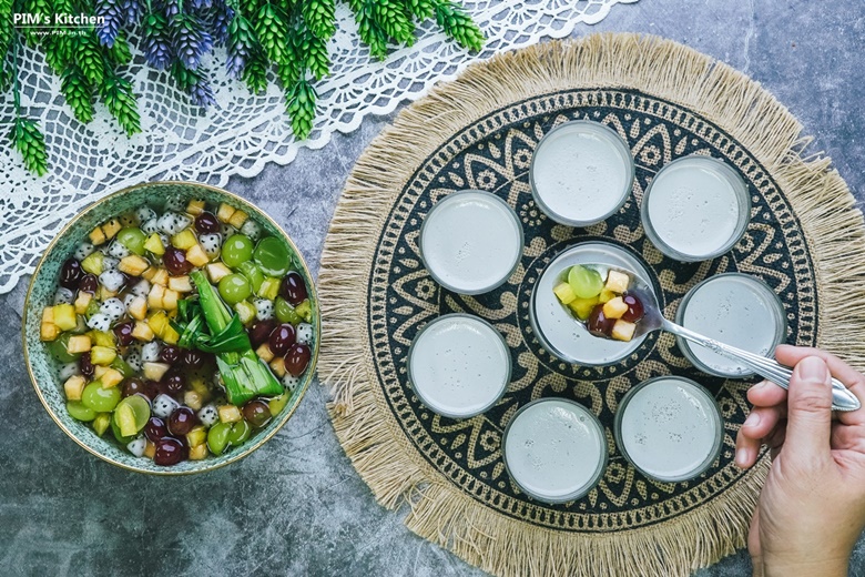 black sesame soy milk jelly with mix fruit 18