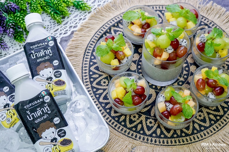 black sesame soy milk jelly with mix fruit 19