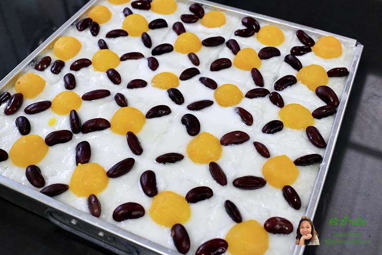 sweet sticky rice cake with coconut milk 18