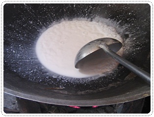 http://www.pim.in.th/images/faq-thai-food/coconut-milk-simmer/coconut-milk-simmer.jpg