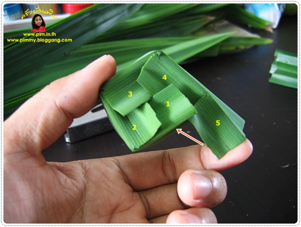 http://www.pim.in.th/images/tips-in-kitchen/banana-leaves-vessel/banana-leaves-vessel12.jpg